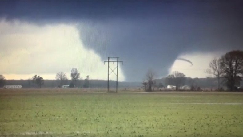 'Large & extremely dangerous:' 14 dead after 21 tornadoes sweep through South, Midwest