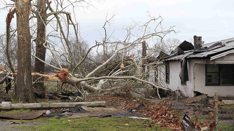 At least 11 dead as wave of tornadoes rolls into north Texas (VIDEOS, PHOTOS)