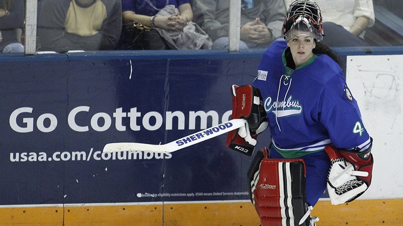 Shannon Szabados becomes 1st woman to post shutout in men's pro hockey  