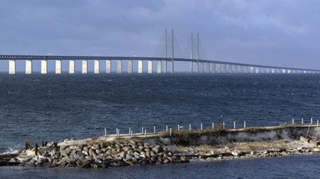 Sweden mulls shutting bridge to Denmark amid refugee crisis