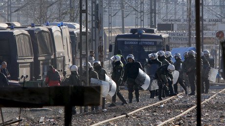 Greece evicts 2,300 migrants from Macedonian border camp (VIDEO)