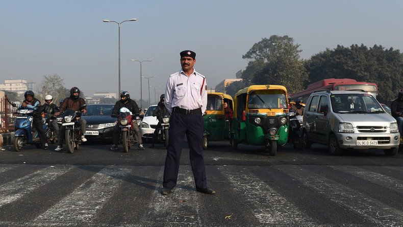 Man-driven cars half-banned in New Delhi because of too much smog