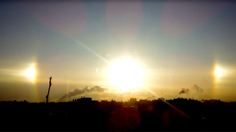 3 suns in St Petersburg, Russia, thanks to frost (VIDEO)
