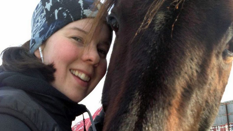Swedish jockey stands by decision to eat her beloved horse — RT World News