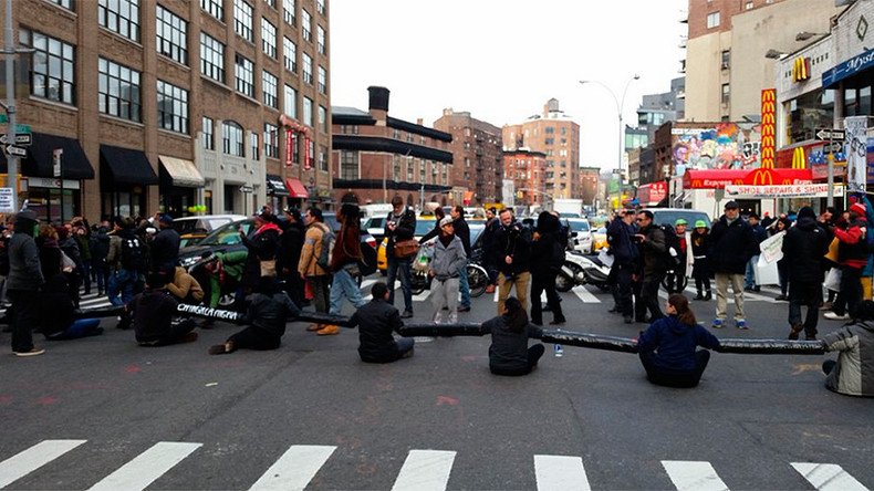 NYPD breaks up pro-immigration protest