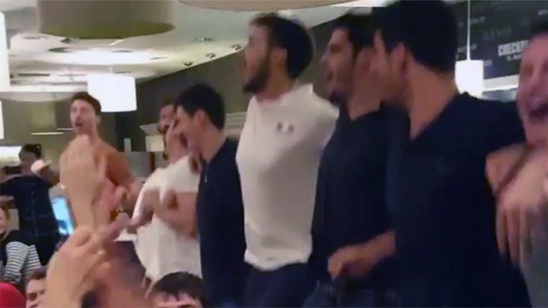 Dig, set, sing: French volleyballers perform Kalinka-Malinka after defeat by Russia (VIDEO)