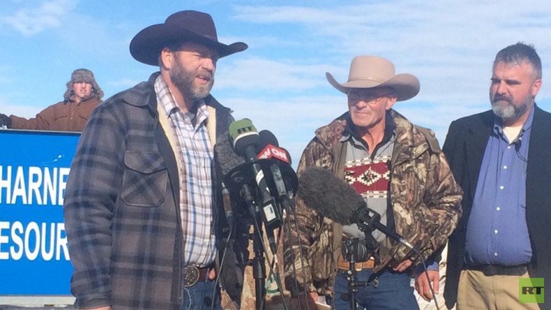 Oregon militia tears down gov’t fence, wants ranchers released