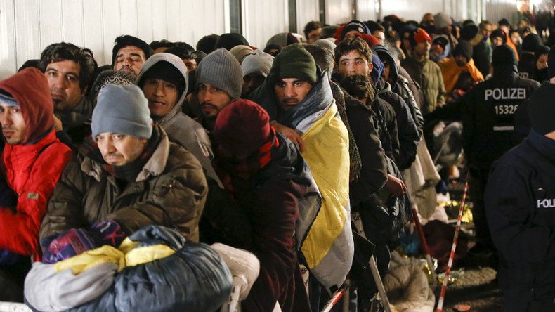 ‘1,000 deportations a day’: Merkel ally calls for tougher anti-refugee line