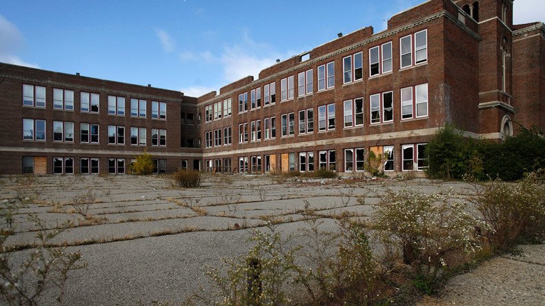 Teachers in Detroit on ‘sickout’ strike against crumbling, pest-ridden schools