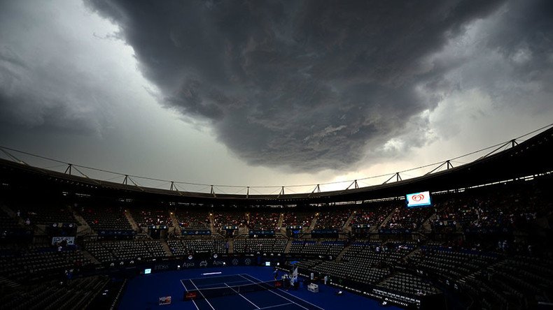 ‘Independence Day’ cloud:  Storm engulfs Sydney landmarks