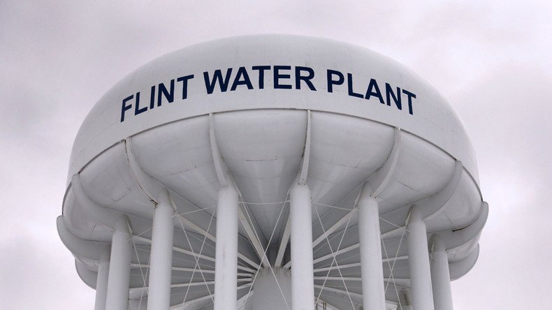Obama declares Flint water emergency, Sanders demands Michigan governor resign