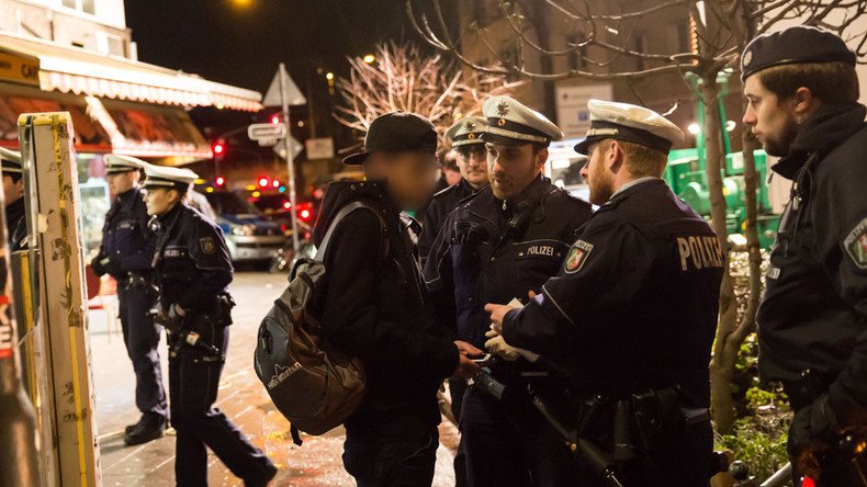 40 migrants arrested as 300 police raid Dusseldorf ‘Maghreb’ neighborhood (VIDEO&PHOTOS)