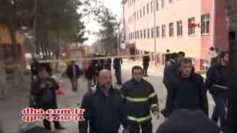 2 killed as mortar shell drops on school in Turkey border province Kilis – reports