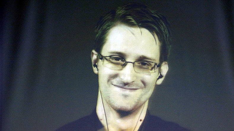 Has Edward Snowden asked lady fans not to send him nude photos?