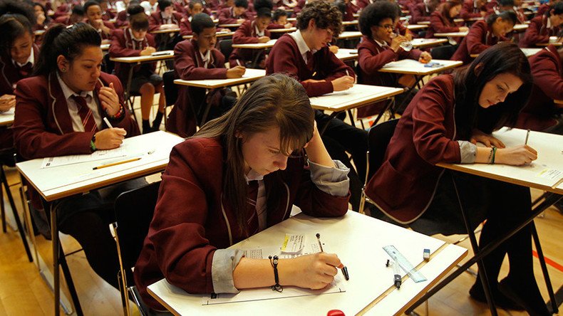 312 English schools failed to meet govt GCSE threshold in 2015