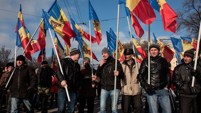Over 15,000 march for 7 hours in Moldova demanding snap election (VIDEO)