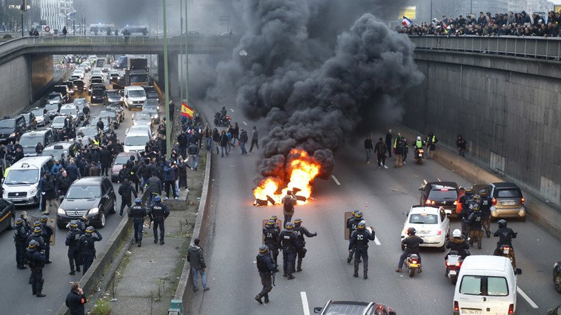 20 arrested in French taxi driver, air traffic controller, teacher protests (PHOTOS, VIDEOS)