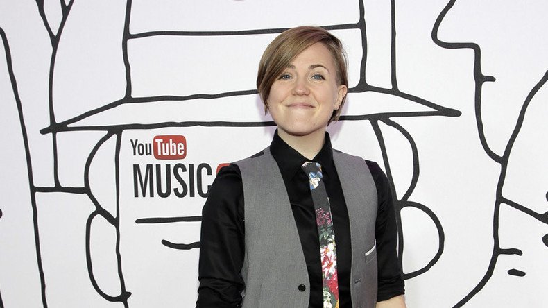 Hannah Hart on Ingrid Nilsen, ‘Electra Woman & Dyna Girl,’ and Having Larry on ‘My Drunk Kitchen’