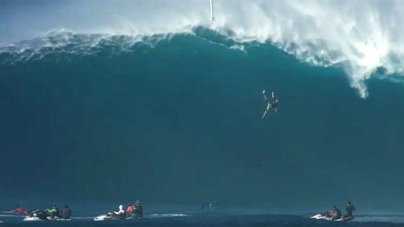 Mega wipeout: Surfer thrown 40ft from epic wave (VIDEO)