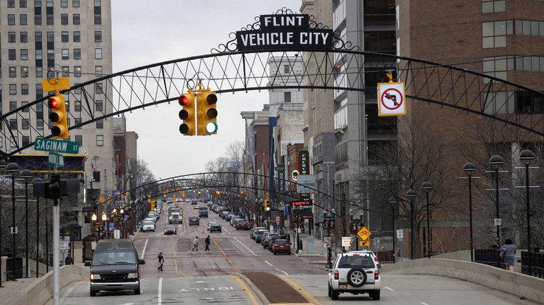 Despite declaring Flint water safe, MI officials trucked their own supply into state building – doc