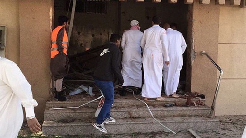 At least 4 killed in Shiite mosque bomb & gun attack in Saudi Arabia 