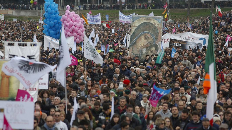‘Resisting deviation’: Thousands protest gay unions, adoptions in Rome (PHOTOS)