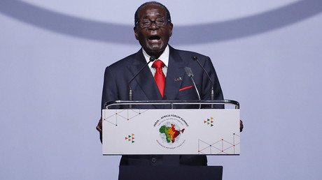 Mugabe defies ’death prophets’ by living into 2016