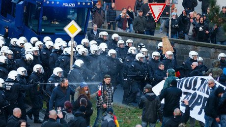 German police fire water cannons at PEGIDA protesters in Cologne