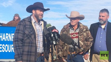 Oregon militia tears down gov’t fence, wants ranchers released