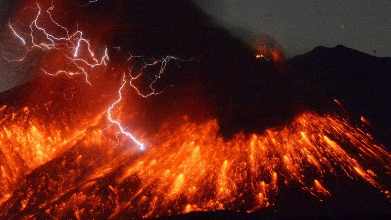 Japan's Sakurajima volcano erupts some 50km from nuclear plant - Met Agency (VIDEO)