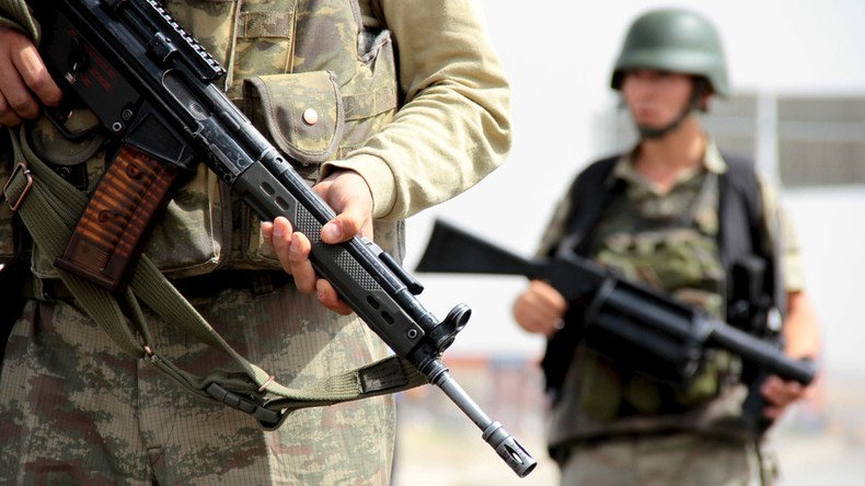 Turkish soldiers engage Kurdish activists in Diyarbakir, 4 wounded - report