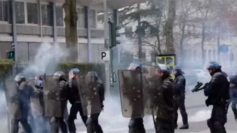 French ‘anti-airport carnival’ dispersed with tear gas (VIDEO)