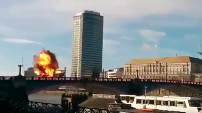‘Too realistic’ bus explosion movie stunt terrifies Londoners (VIDEO)