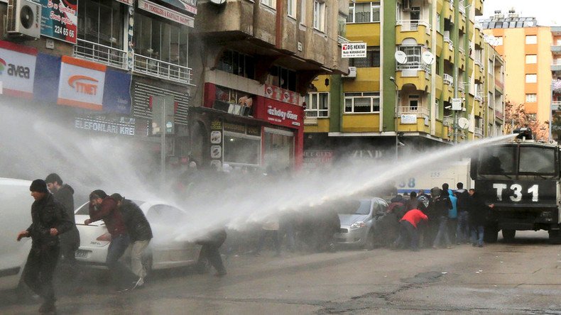 Thousands of protesters tear-gassed by Turkish police in Kurdish city