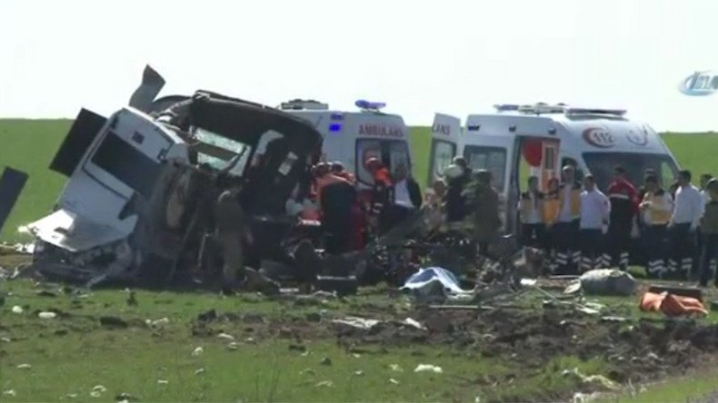 6 dead, 1 injured as blast hits military convoy in SE Turkey (VIDEO)
