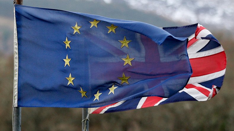 Pro-Brexit camp takes 2% lead in poll
