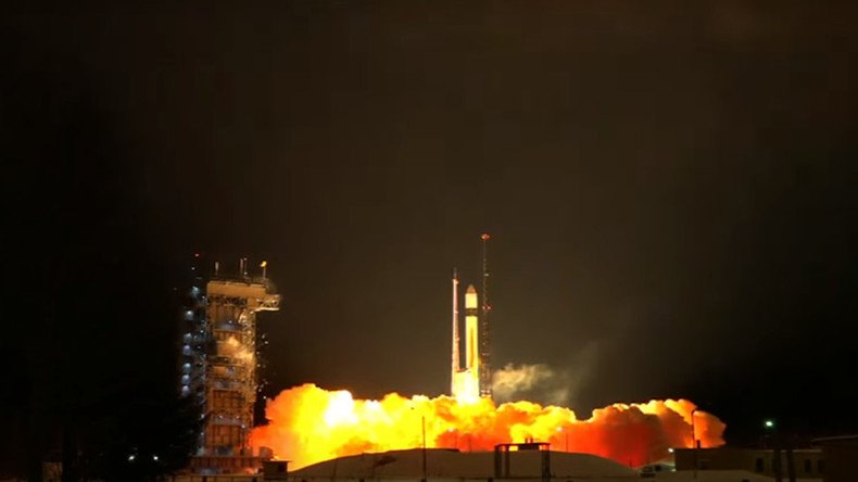 Fumes & flames: Russian rocket puts European satellite into space (VIDEO)