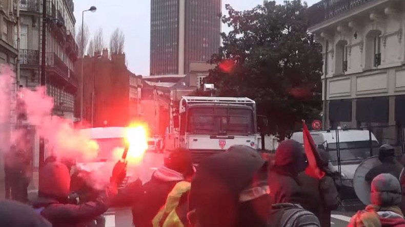 French anarchists go on rampage over state of emergency extension (VIDEOS) 