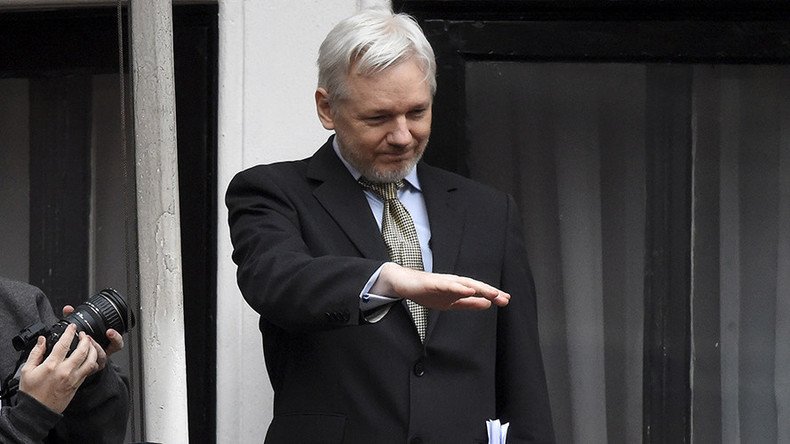 Assange lawyers call on Sweden to overturn arrest warrant