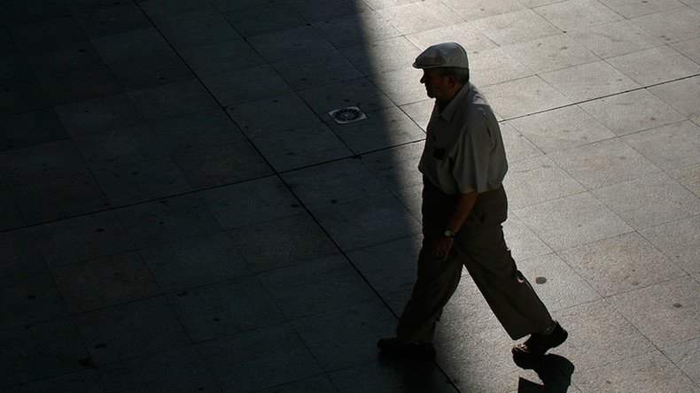 Life expectancy gap between rich and poor is growing – study