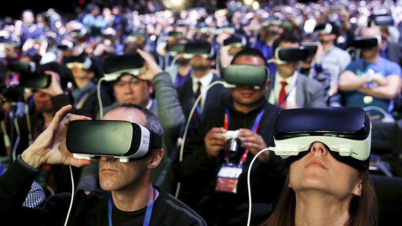 Projected keyboard, VR, & 5G grab Day 1 headlines at Mobile World Congress