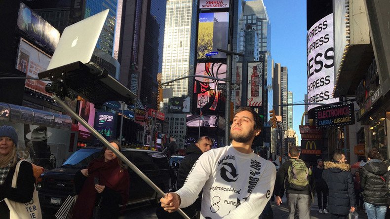 Warning! Clickbait! Macbook selfie sticks are not a thing