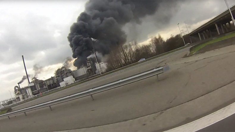 Huge explosion rocks waste treatment plant in Antwerp, Belgium (VIDEO PHOTOS)