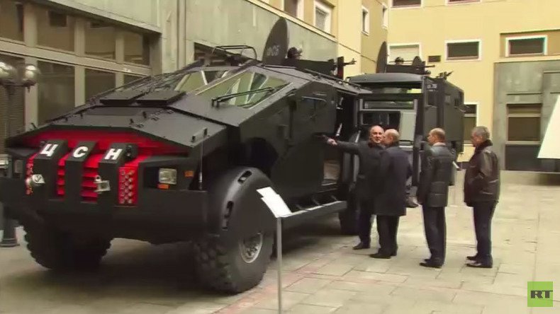 Russia’s Batmobile: Putin inspects latest in cutting-edge combat vehicles (VIDEO)