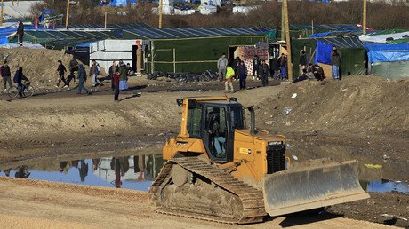 Clearing out the Jungle: Migrants given until Tuesday to abandon Calais camp