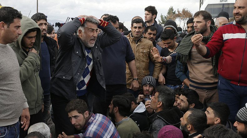 Marooned on the Greek border: ‘Jungle’-like refugee camp springs up and grows rapidly at Idomeni