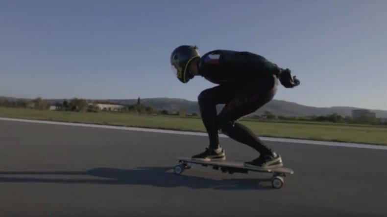 Jet skater: Daredevil sets longboard land speed record, then crashes (VIDEO)