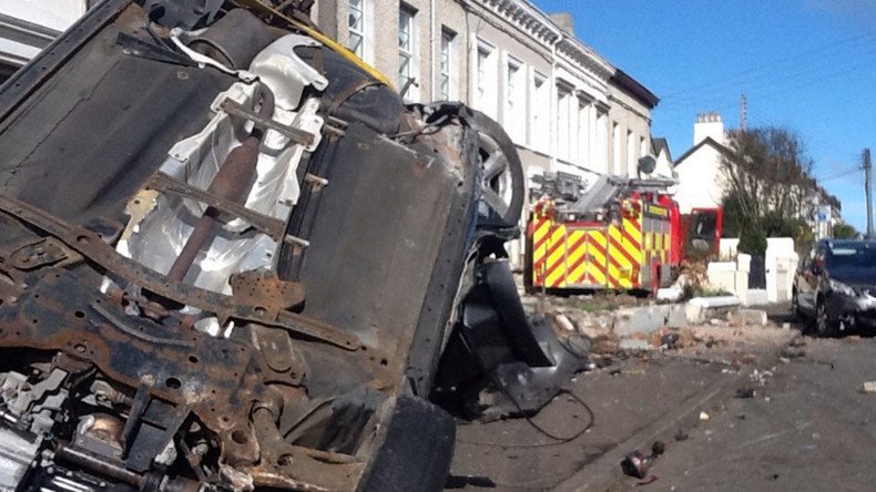 Delinquent duo steal N. Irish fire engine, destroy 8 cars & crash into house (PHOTOS)