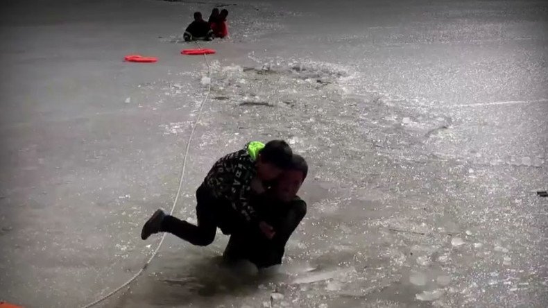 Chinese firefighters rescue 2 young boys stuck in icy river (VIDEO)