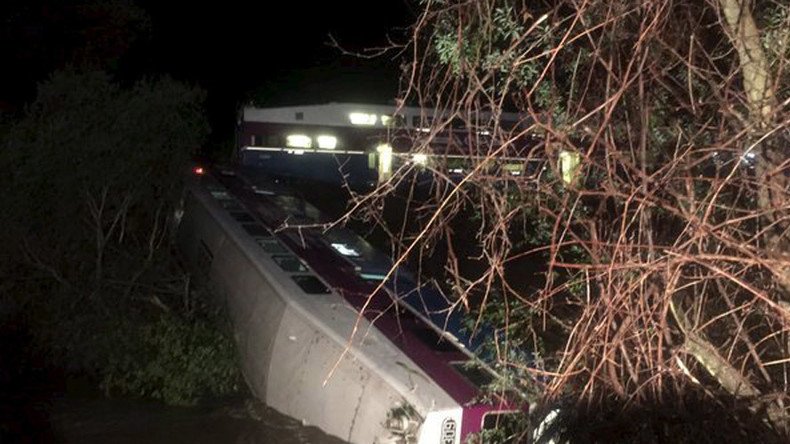 14 injured as commuter train derails in California (VIDEO, PHOTOS) — RT ...